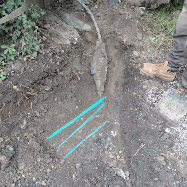 Power cable repairs on an old faulty line